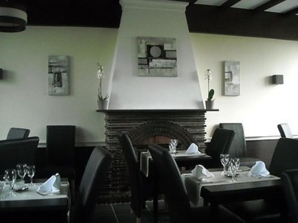 Logis Auberge Des Aulnettes Hérouville-Saint-Clair Exteriér fotografie